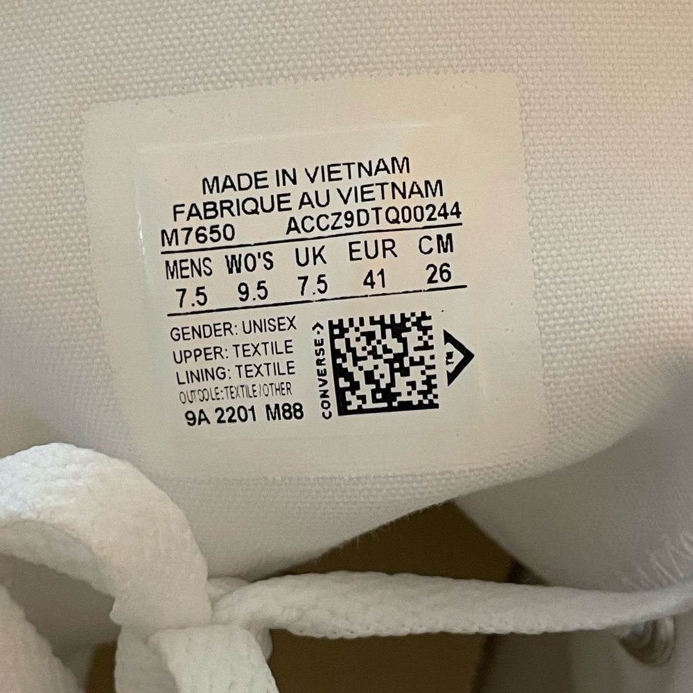 ❌SOLD❌ NWOT Converse All Star Canvas - Picture 2 of 6